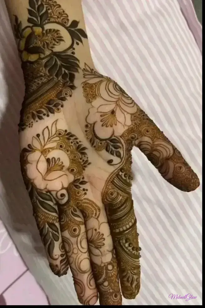 Short Mehndi Designs For Front Hand